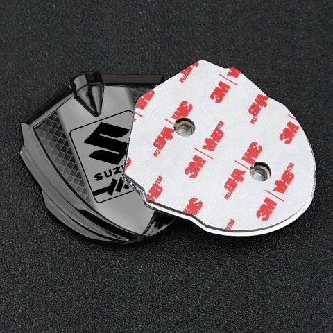 Suzuki Emblem Abzeichen Graphit Tonfarbe Schwarz Netz Mit Grau Logo Panel