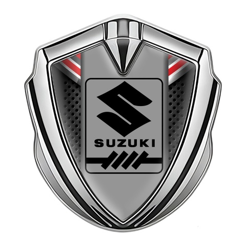 Suzuki Emblem Abzeichen selbstklebend Silbertonfarbe Dunkles Gitter mit Rote Fragmente Design