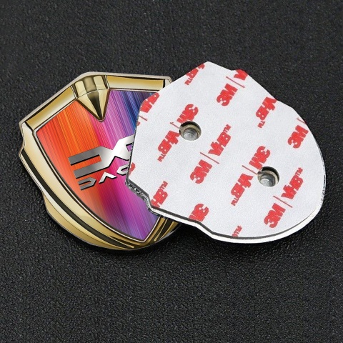 Dacia Seitenflugel Emblem Aufkleber Goldtonfarbe Mehrfarbig Hintergrund und Metall logo Stil