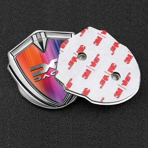 Dacia Seitenflugel Emblem Aufkleber Silbertonfarbe Mehrfarbig Hintergrund und Metall logo Stil