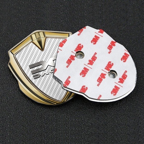 Dacia Seitenflugel Emblem Aufkleber Goldtonfarbe mit Basis Weiss Carbon