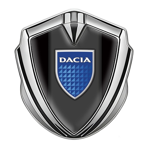 Dacia Seitenflugel Emblem Aufkleber Silbertonfarbe Schwarz Fundament mit Logo Blau Schild