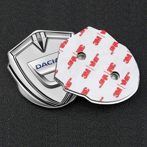 Dacia Selbstklebendes Metallaufkleber Emblem Silbertonfarbe Grau Basis mit Klassisch logo