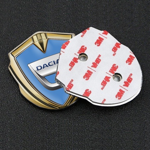 Dacia Emblem Logo Schriftzug Aufkleber Goldtonfarbe Blau Hintergrund mit Klassisch Logo