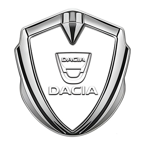 Dacia Emblem Aufkleber Autozubehor Silbertonfarbe mit Weiss Design