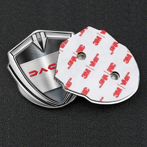 Dacia Emblem Logo Schriftzug Aufkleber Silbertonfarbe Metall Basis Effekt mit Rote Logo