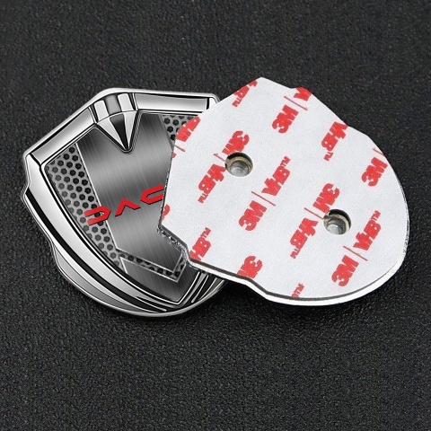 Dacia Emblem Abzeichen Silbertonfarbe Gitter Mit Metall Element Basis und Rote Logo