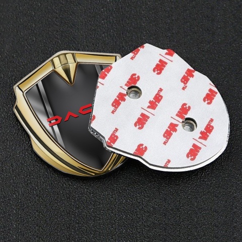 Dacia Abzeichen selbstklebend Goldtonfarbe Metall Rahme Design und Rote Logo