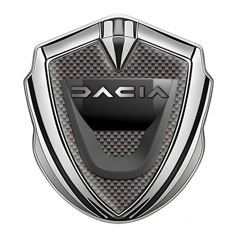 Dacia Selbstklebendes Metallaufkleber Emblem Silbertonfarbe Braun Carbon mit Graphit logo design