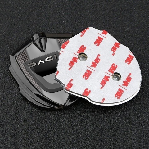 Dacia Seitenflugel Emblem Aufkleber  Graphit Tonfarbe Braun Carbon mit Grau Panel Design