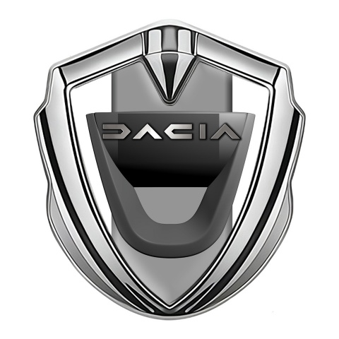 Dacia Emblem Abzeichen Silbertonfarbe Weiss Basis mit Grau Logo Panel