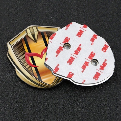 Mazda Seitenflugel Emblem Aufkleber Goldtonfarbe mit orange Gitter und Rote Logo