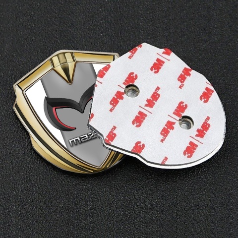 Mazda Emblem Abzeichen Goldtonfarbe mit Weiss Hintergrund und Graues Mittelteil