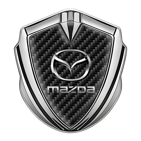 Mazda Emblem Abzeichen selbstklebend Silbertonfarbe mit Schwarz Carbon Hintergrund und Klassisch Logo