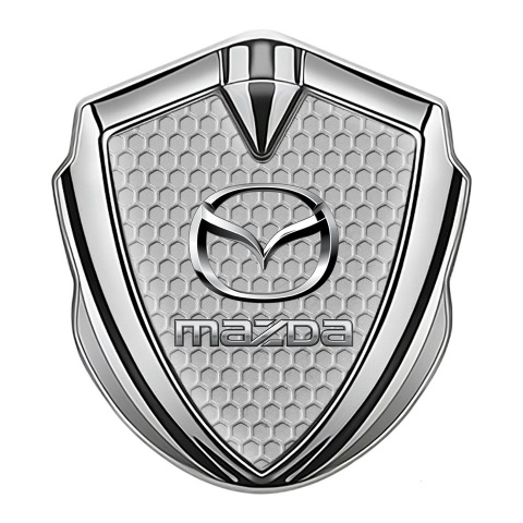 Mazda Emblem Aufkleber Autozubehor Silbertonfarbe mit Design Bienenwabe Basis und Silber Logo
