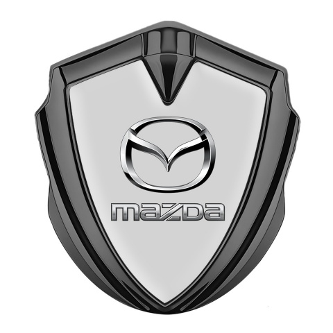 Mazda Seitenflugel Emblem Aufkleber Graphit Tonfarbe mit Grau Fundament und Silber Logo