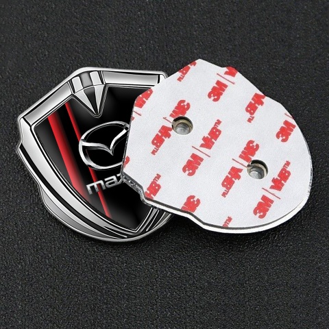 Mazda Emblem Abzeichen Silbertonfarbe Schwarz Basis mit Rote Bander Design