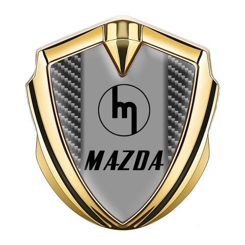 Mazda Abzeichen selbstklebend Goldtonfarbe mit Dunkles Carbon Basis und Retro Logo Stil