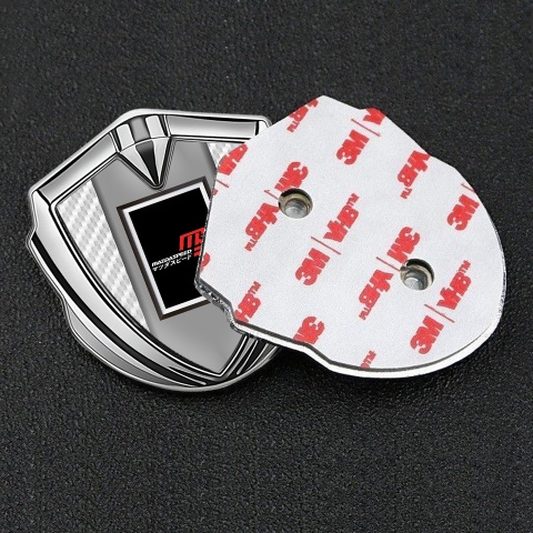 Mazda Speed Emblem Auto Zeichen Silbertonfarbe mit Weiss Carbon Hintergrund und Rechteckiges Logo Stil