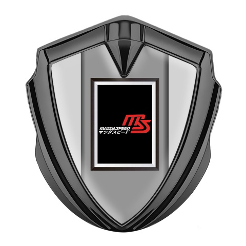 Mazda Speed Emblem Abzeichen selbstklebend Graphit Tonfarbe mit Grau Fundament und Rechteckiges Logo Design