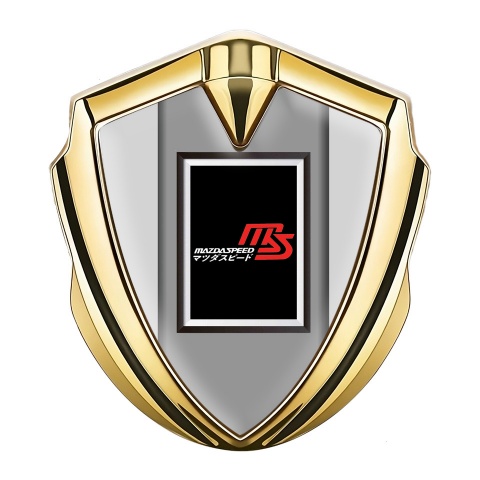 Mazda Speed Emblem Abzeichen selbstklebend Goldtonfarbe mit Grau Fundament und Rechteckiges Logo Design