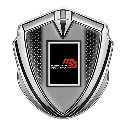 Mazda Speed Emblem Auto Zeichen Silbertonfarbe mit Perforierter Stahl Hintergrund und Rechteckiges Logo Design