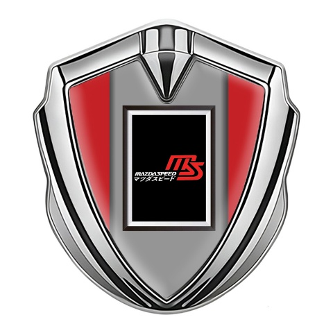 Mazda Speed Emblem Logo Schriftzug Aufkleber Silbertonfarbe Rote Basis und Rechteckiges Logo Design