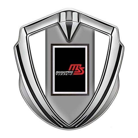 Mazda Speed Seitenflugel Emblem Aufkleber Silbertonfarbe mit Weiss Basis und Rechteckiges Logo Design