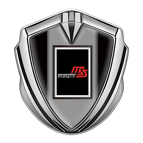 Mazda Speed Emblem Abzeichen Silbertonfarbe mit Schwarz hintergrund und Rechteckiges Logo Design