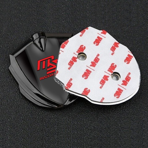 Mazda Speed Abzeichen selbstklebend Graphit Tonfarbe mit Schwarz Fundament Rote Logo