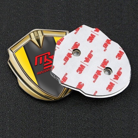 Mazda Speed Emblem Auto Zeichen Goldtonfarbe mit Gelb Basis und Graphit Panel Rote Logo