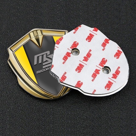 Mazda Speed Seitenflugel Emblem Aufkleber Goldtonfarbe mit gelb basis und Graphit Panel Grau Logo Stil