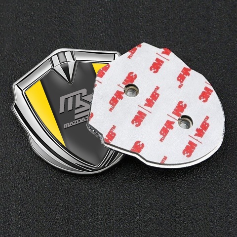 Mazda Speed Seitenflugel Emblem Aufkleber Silbertonfarbe mit gelb basis und Graphit Panel Grau Logo Stil