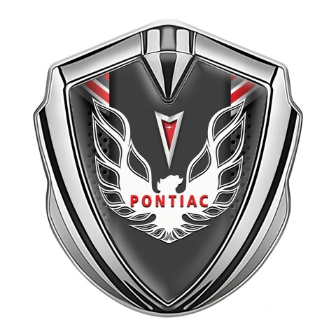 Pontiac Abzeichen selbstklebend Silbertonfarbe Dunkles Mesh mit Rote Elemente Basis und Weiss Logo