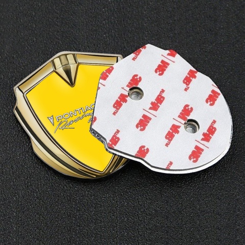 Pontiac Abzeichen selbstklebend Goldtonfarbe Gelb Hintergrund mit Racing logo Motiv