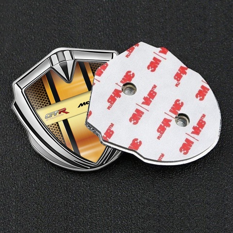 Mclaren GTR Emblem Abzeichen Silbertonfarbe Gelb Gitter Design