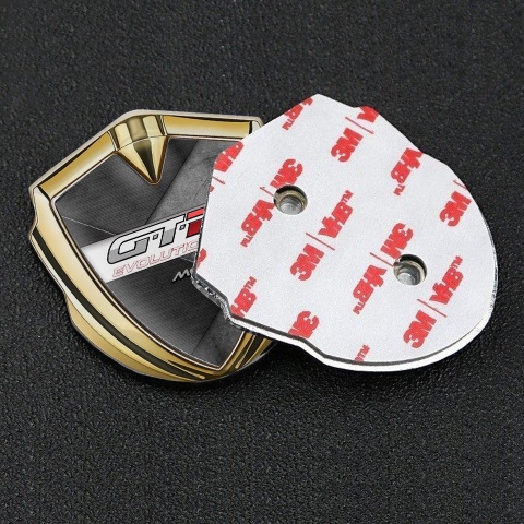 Mclaren GTR Seitenflugel Emblem Aufkleber Goldtonfarbe gelotete Oberflaache Effekt mit Evolution Logo