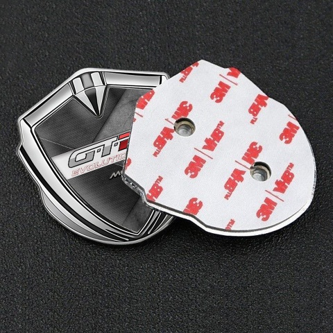 Mclaren GTR Seitenflugel Emblem Aufkleber Silbertonfarbe gelotete Oberflaache Effekt mit Evolution Logo
