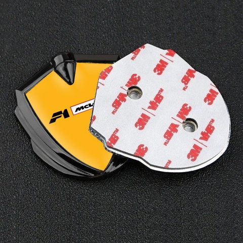 Mclaren Emblem Abzeichen Graphit Tonfarbe Orange Hintergrund F1 Logo