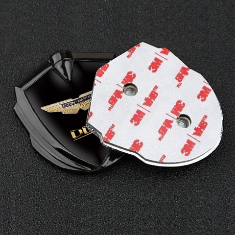 Aston Martin Selbstklebendes Metallaufkleber Emblem Graphit Tonfarbe Schwarz Basis und Gold Logo