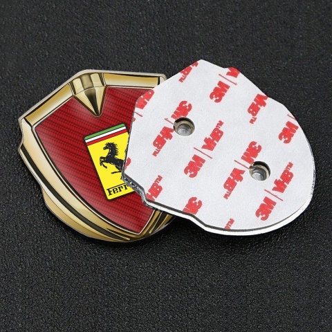 Ferrari Emblem Logo Schriftzug Aufkleber Goldtonfarbe mit Rote Carbon und Gelb Logo Design