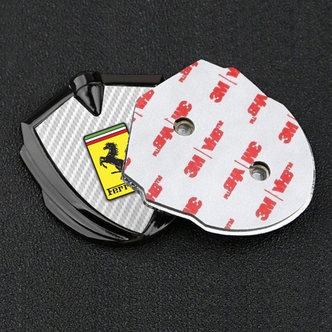Ferrari Seitenflugel Emblem Aufkleber Graphit Tonfarbe mit Weiss Carbon und Gelb Logo Stil