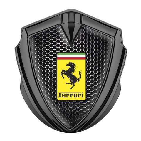Ferrari Emblem Abzeichen Graphit Tonfarbe mit Perforierter Stahl Effekt und Gelb Logo Stil