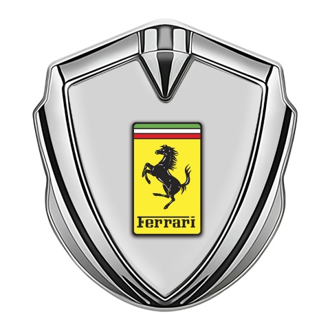 Ferrari Abzeichen selbstklebend Silbertonfarbe mit Grau Basis und Gelb Logo Design