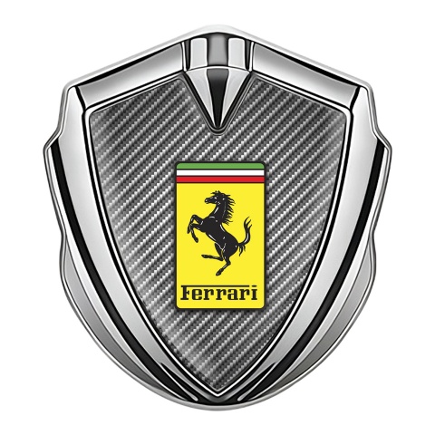 Ferrari Emblem Auto Zeichen Silbertonfarbe mit Hell Carbon und Gelb Logo Stil