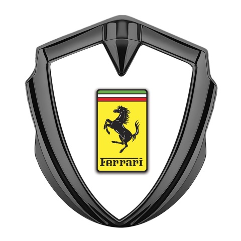 Ferrari Selbstklebendes Metallaufkleber Emblem Graphit Tonfarbe mit Weiss Basis und Gelb Logo Stil