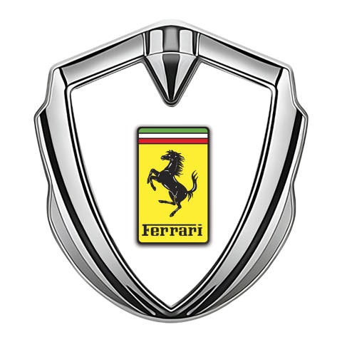 Ferrari Selbstklebendes Metallaufkleber Emblem Silbertonfarbe mit Weiss Basis und Gelb Logo Stil