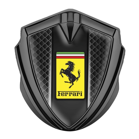 Ferrari Emblem Abzeichen Graphit Tonfarbe mit Schwarzes Gitter Effekt und Gelb Logo Stil