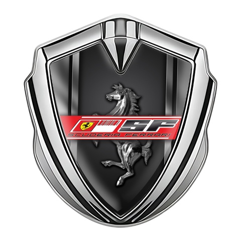 Ferrari Emblem Abzeichen selbstklebend Silbertonfarbe mit Metallrahmen Effekt und Scuderia Logo Stil