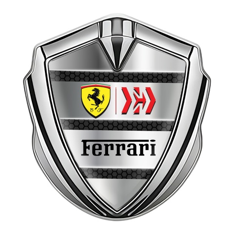 Ferrari Emblem Auto Zeichen Silbertonfarbe mit Metallstreifen Effekt Basis